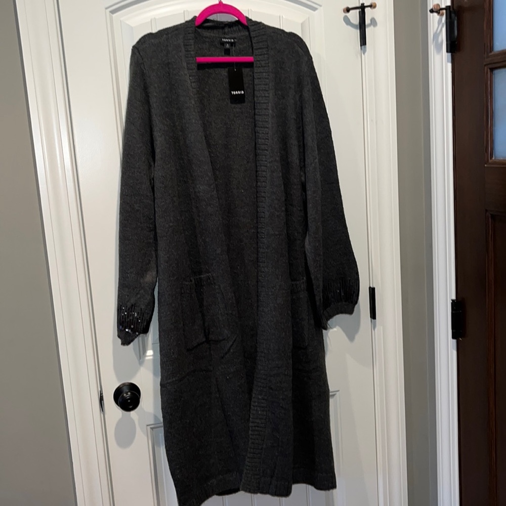 Long gray Torrid sweater duster cardigan sequin detail at wrist size 3x NWT